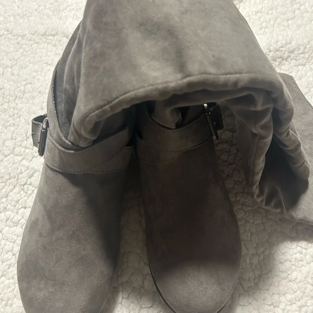 NEW WOT Rampage Stylish Gray Women's Boots - Picture 8 of 10